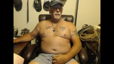 Snapshot of txlobo60 chatting on 04-19-26, 02:05 txlobo60 online show from 04-19-26, 02:05
