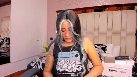 Snapshot of tyla_demon chatting on 02-21-25, 01:11 TYLA online show from 02-21-25, 01:11