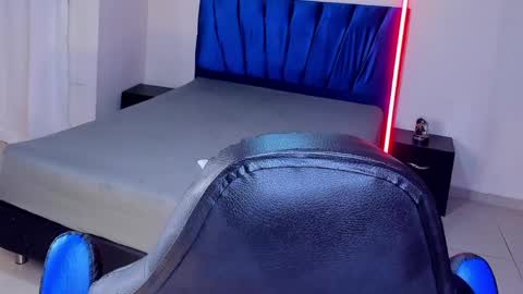 tyler_bell_ online show from 04-07-26, 03:07