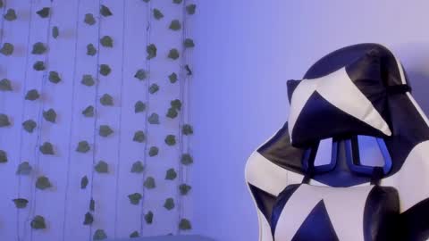 Tyler Garcia  online show from 03-04-25, 01:28