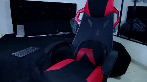 Snapshot of tyler_hank1 chatting on 02-11-25, 11:32 tyler_hank1 online show from 02-11-25, 11:32