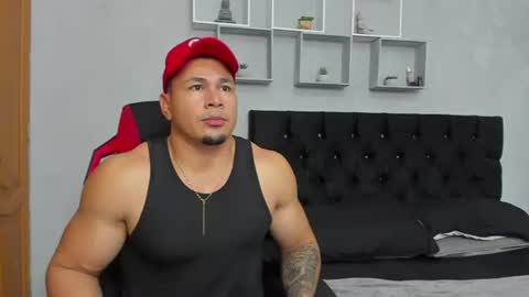 tyler_hank1 online show from 07-12-26, 08:44