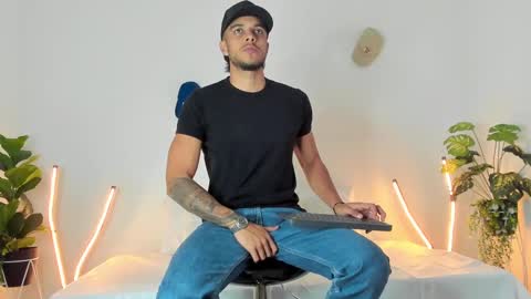 Snapshot of tyler_jonnes chatting on 02-22-25, 11:03 Tyler online show from 02-22-25, 11:03