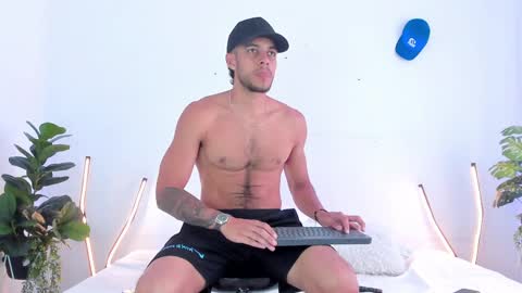 Snapshot of tyler_jonnes chatting on 02-23-25, 05:07 Tyler online show from 02-23-25, 05:07