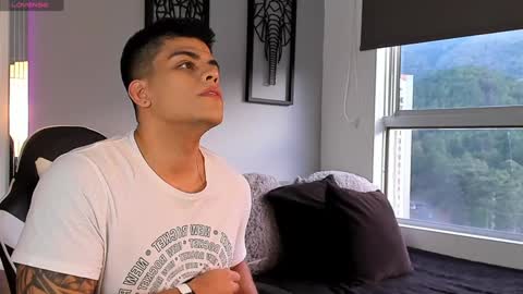 Snapshot of tyler_muscle chatting on 12-03-24, 10:18 David online show from 12-03-24, 10:18