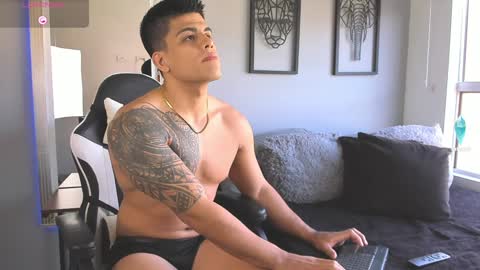 Snapshot of tyler_muscle chatting on 12-07-24, 02:24 David online show from 12-07-24, 02:24