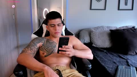 Snapshot of tyler_muscle chatting on 12-19-24, 04:46 David online show from 12-19-24, 04:46