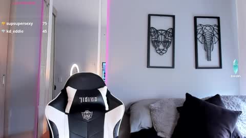 Snapshot of tyler_muscle chatting on 12-19-24, 07:51 David online show from 12-19-24, 07:51