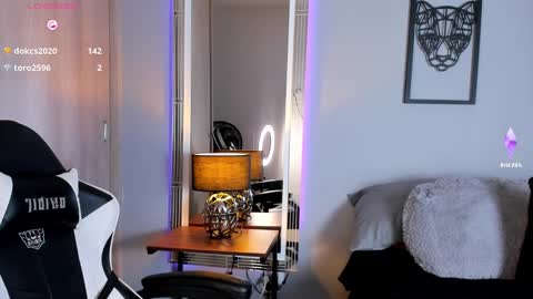 Snapshot of tyler_muscle chatting on 01-09-25, 03:26 David online show from 01-09-25, 03:26