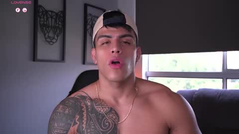 Snapshot of tyler_muscle chatting on 09-24-25, 02:09 David online show from 09-24-25, 02:09