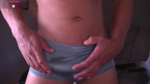 Snapshot of tyler_muscle chatting on 10-29-25, 03:47 David online show from 10-29-25, 03:47