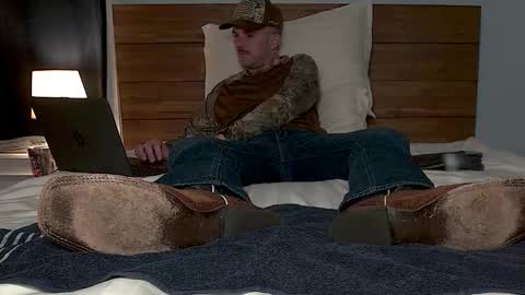 TylerLogan813 online show from 11-01-25, 02:02