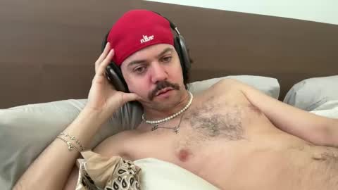 Tyleruzi online show from 12-06-24, 04:17