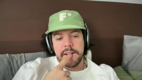 Tyleruzi online show from 01-14-25, 06:28