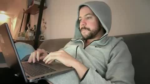 Tyleruzi online show from 01-22-25, 06:52