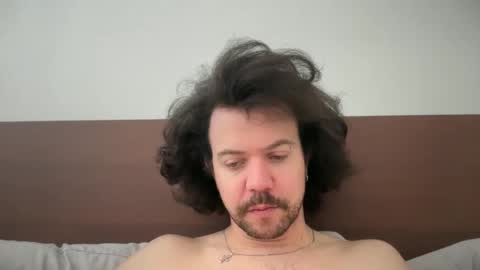 Tyleruzi online show from 02-06-25, 04:36