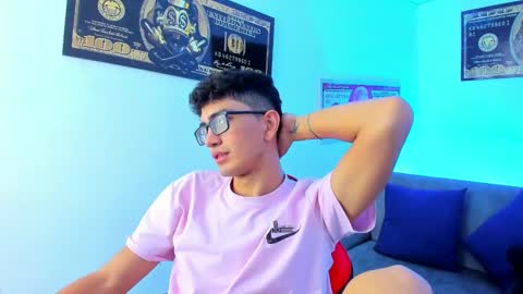 Snapshot of tylerwhiite_ chatting on 01-18-25, 06:56 online show from 01-18-25, 06:56