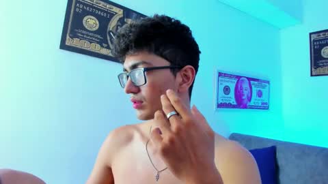 Snapshot of tylerwhiite_ chatting on 02-05-25, 05:52 online show from 02-05-25, 05:52