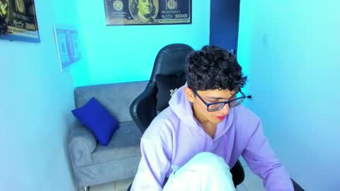 Snapshot of tylerwhiite_ chatting on 02-12-25, 02:56 online show from 02-12-25, 02:56