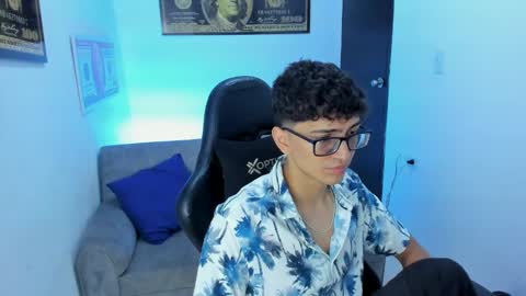 Snapshot of tylerwhiite_ chatting on 02-19-25, 02:55 online show from 02-19-25, 02:55