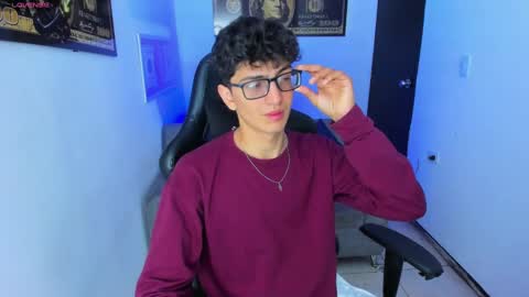 Snapshot of tylerwhiite_ chatting on 03-07-25, 03:19 online show from 03-07-25, 03:19