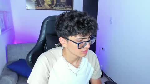 Snapshot of tylerwhiite_ chatting on 03-09-25, 09:57 online show from 03-09-25, 09:57