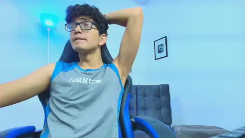 Snapshot of tylerwhiite_ chatting on 09-09-25, 04:45 online show from 09-09-25, 04:45