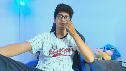 Snapshot of tylerwhiite_ chatting on 09-26-25, 06:06 online show from 09-26-25, 06:06