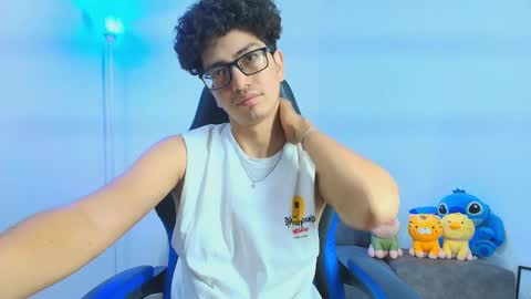 Snapshot of tylerwhiite_ chatting on 11-07-25, 03:39 online show from 11-07-25, 03:39