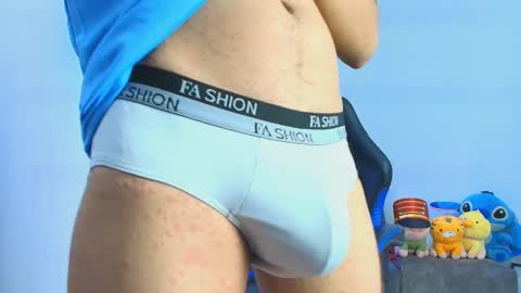 Snapshot of tylerwhiite_ chatting on 11-23-25, 05:29 online show from 11-23-25, 05:29