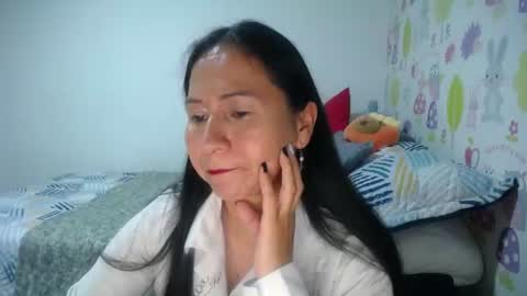 Snapshot of tyna_b chatting on 06-11-26, 12:32 Tyna online show from 06-11-26, 12:32