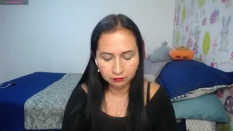 Snapshot of tyna_b chatting on 06-27-26, 12:59 Tyna online show from 06-27-26, 12:59