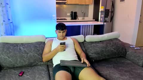 Snapshot of tyson_smithx chatting on 11-21-25, 10:30 tyson_smithx online show from 11-21-25, 10:30