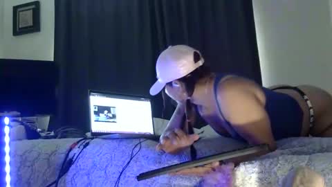 Azelia B online show from 05-14-26, 01:40