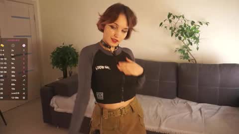 Snapshot of udelaborom chatting on 02-19-26, 04:36 Lili online show from 02-19-26, 04:36