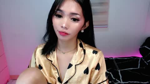 Snapshot of ughliah chatting on 05-25-26, 08:48 urbbgirl alliah online show from 05-25-26, 08:48