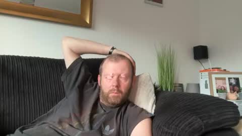 Snapshot of ukmatty3 chatting on 06-12-26, 08:19 ukmatty3 online show from 06-12-26, 08:19