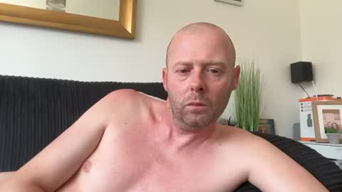Snapshot of ukmatty3 chatting on 06-25-26, 04:11 ukmatty3 online show from 06-25-26, 04:11