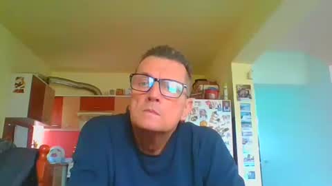 Snapshot of ulmeni4 chatting on 05-18-26, 12:22 ulmeni4 online show from 05-18-26, 12:22