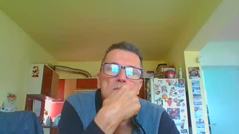 Snapshot of ulmeni4 chatting on 05-20-26, 12:00 ulmeni4 online show from 05-20-26, 12:00
