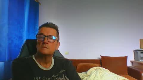 Snapshot of ulmeni4 chatting on 06-02-26, 06:15 ulmeni4 online show from 06-02-26, 06:15