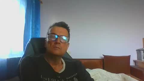 Snapshot of ulmeni4 chatting on 06-05-26, 03:35 ulmeni4 online show from 06-05-26, 03:35