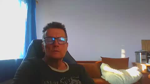 Snapshot of ulmeni4 chatting on 06-06-26, 05:17 ulmeni4 online show from 06-06-26, 05:17