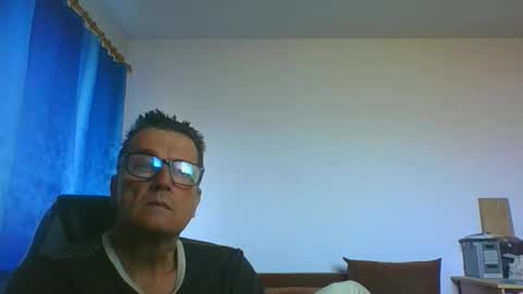 Snapshot of ulmeni4 chatting on 06-08-26, 05:19 ulmeni4 online show from 06-08-26, 05:19