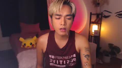 Snapshot of ultimatesexytrans chatting on 02-17-25, 05:43 Alex online show from 02-17-25, 05:43