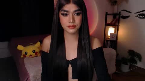 Snapshot of ultimatesexytrans chatting on 02-19-25, 07:27 Alex online show from 02-19-25, 07:27