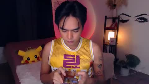 Snapshot of ultimatesexytrans chatting on 02-21-25, 05:09 Alex online show from 02-21-25, 05:09