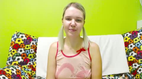 Snapshot of ultra_meow chatting on 12-01-24, 04:29 Roxy online show from 12-01-24, 04:29