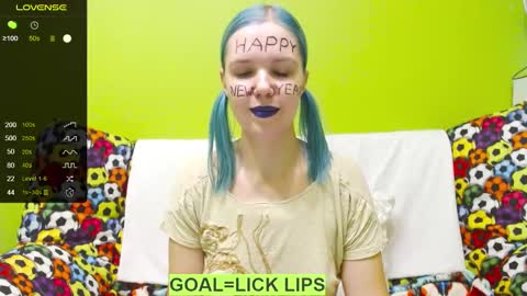 Snapshot of ultra_meow chatting on 12-30-24, 09:19 Roxy online show from 12-30-24, 09:19