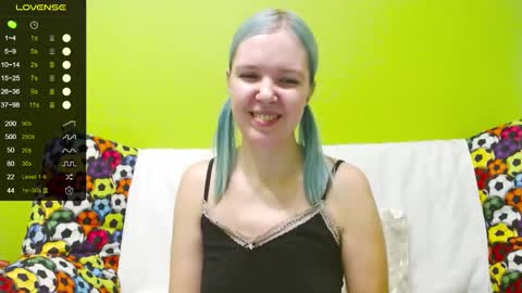 Snapshot of ultra_meow chatting on 01-18-25, 09:45 Roxy online show from 01-18-25, 09:45